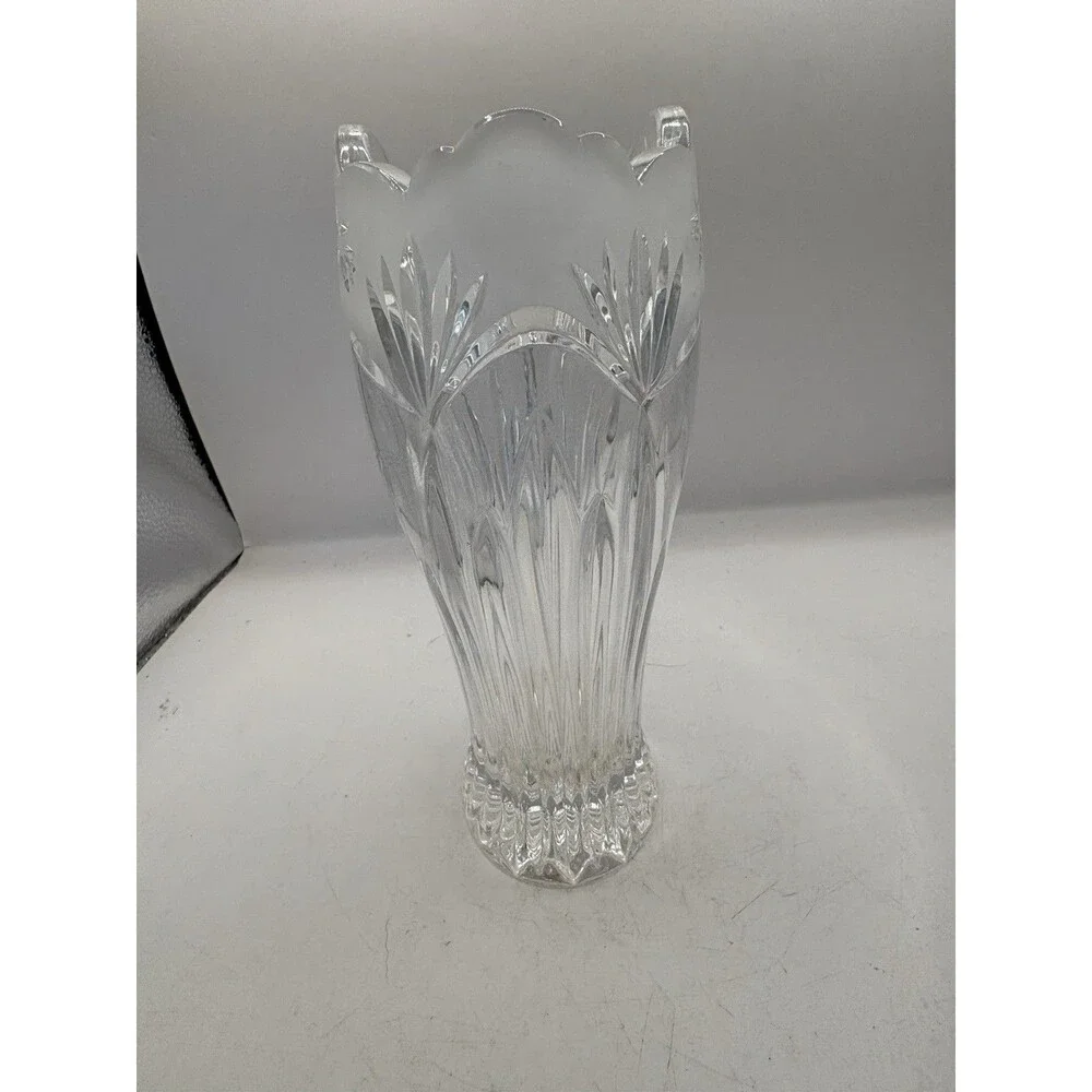 Oneida Southern Garden Frosted/ Clear Oval Vase 7.5”